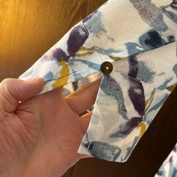 Elsie & Zoey 3/4 sleeved long floral top. Size Medium but runs small. NWT - Picture 8 of 10